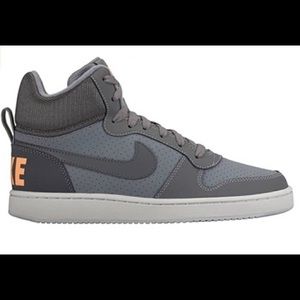 Size 8 Nike Women’s Sneaker